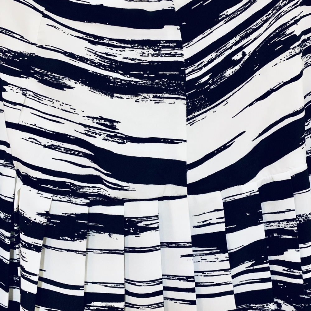Banana Republic Abstract Print Mini Skirt - Picture 2 of 5